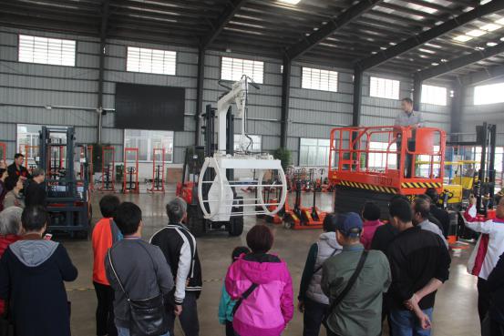 香港同胞返鄉(xiāng)文化參訪團參觀牛力